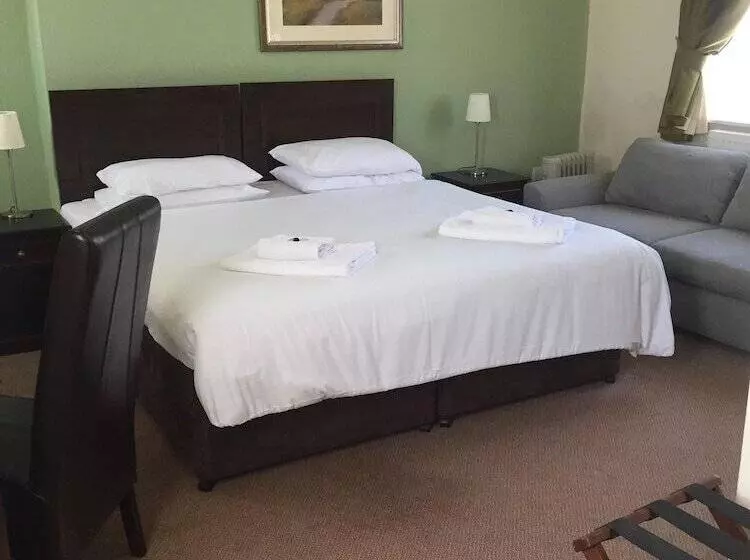 酒店 The George Inn