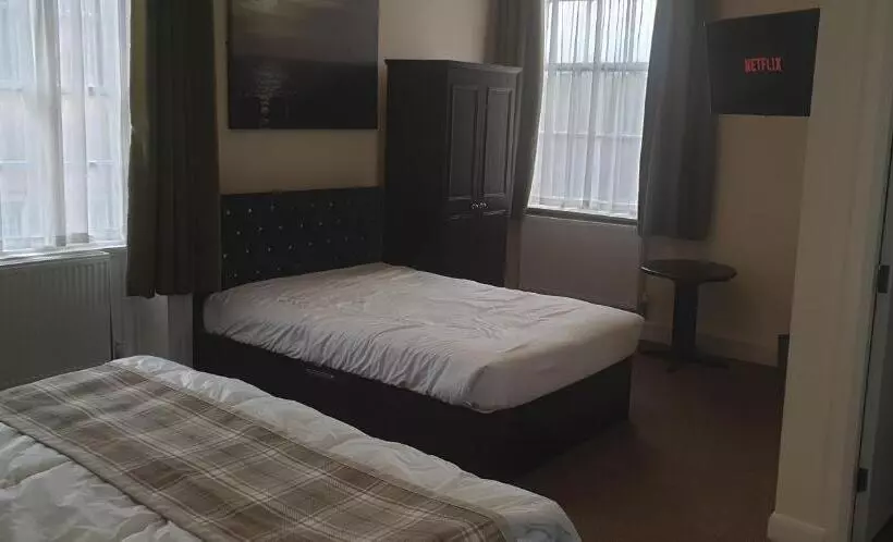 酒店 The George Inn