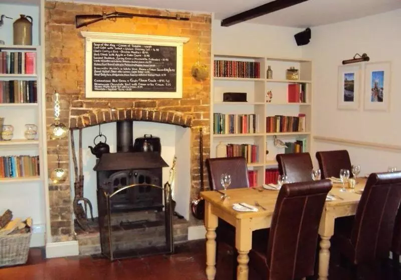 בית מלון כפרי The King William Iv Country Inn & Restaurant