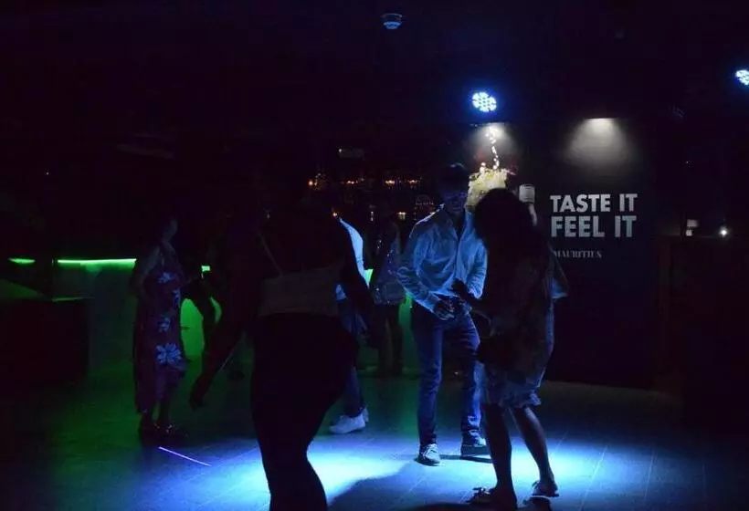 هتل Crystals Beach Resort Belle Mare, A Member Of Radisson Individuals