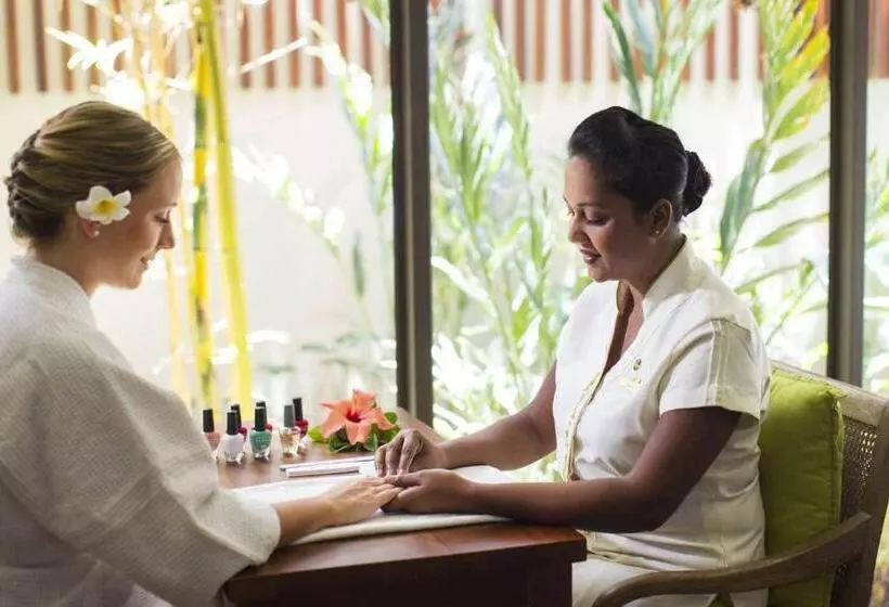 هتل Crystals Beach Resort Belle Mare, A Member Of Radisson Individuals