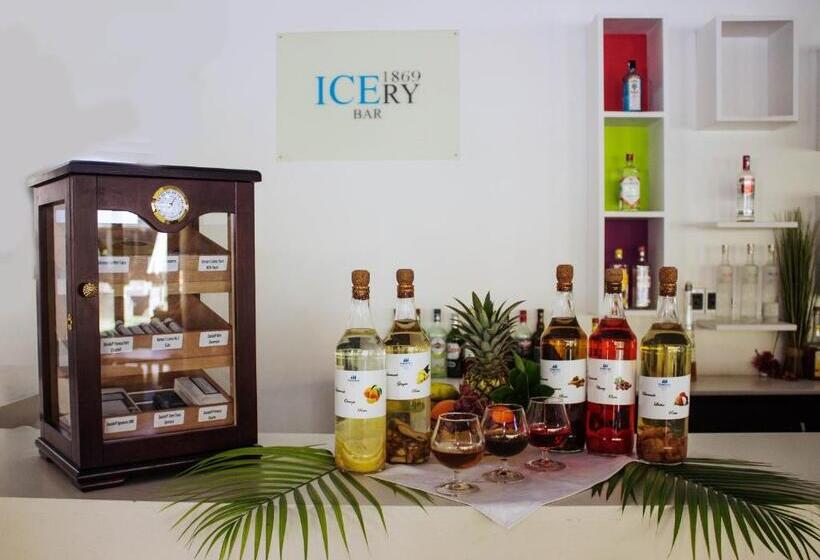 Otel Crystals Beach Resort Belle Mare, A Member Of Radisson Individuals