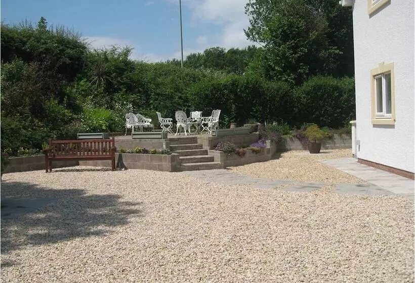 Пансион Hazelwood House