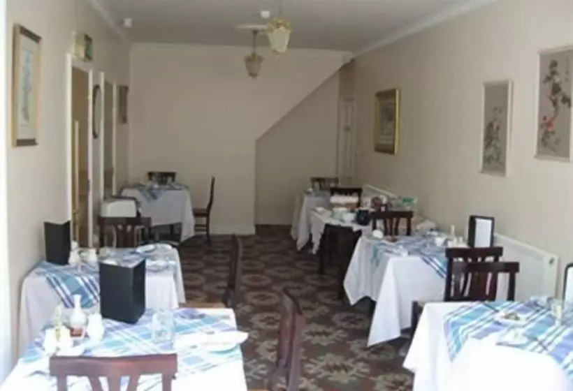 Пансион Hazelwood House