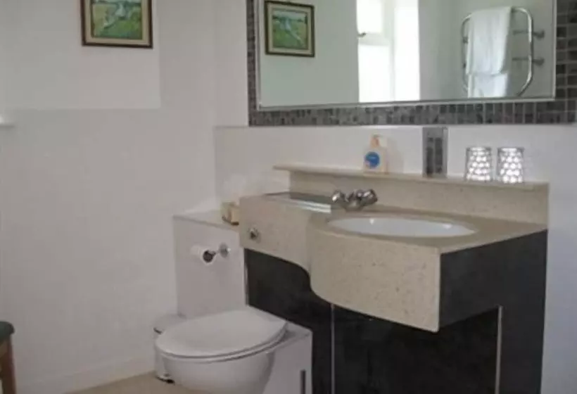 Пансион Hazelwood House