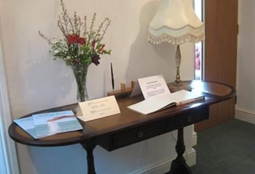 بنسيون Hazelwood House