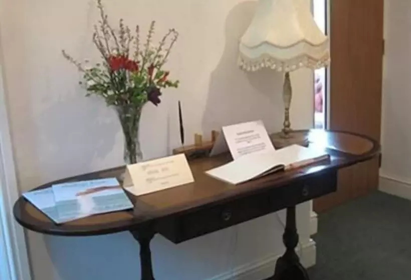 Пансион Hazelwood House