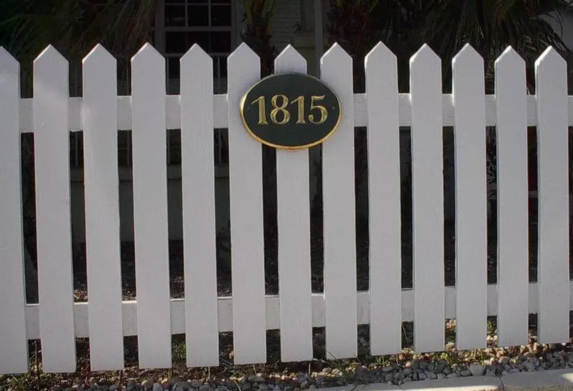 Пансион The Beach Bungalow