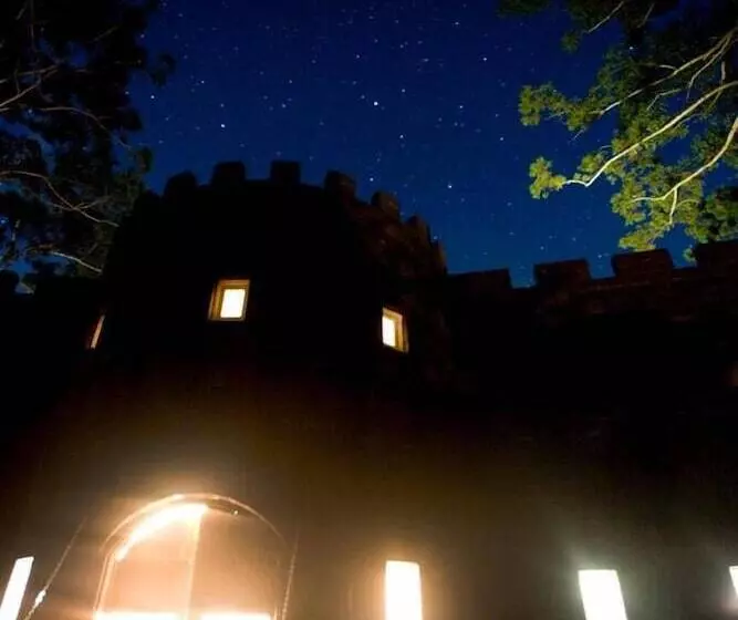 Пансион The Castle On Tamborine