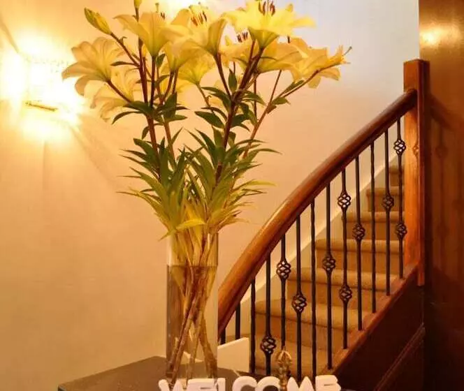 Пансион The Castle On Tamborine