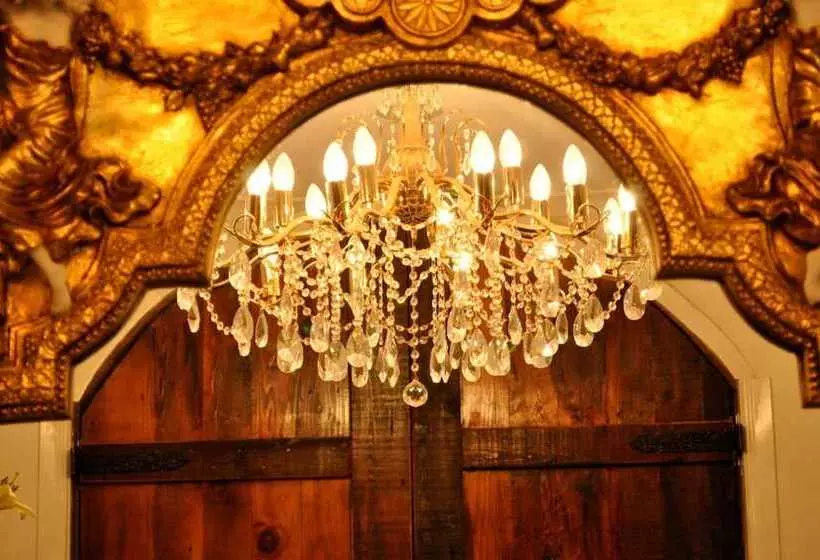 Пансион The Castle On Tamborine