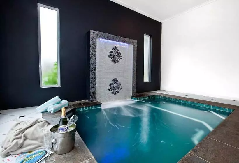 Пансион The Castle On Tamborine