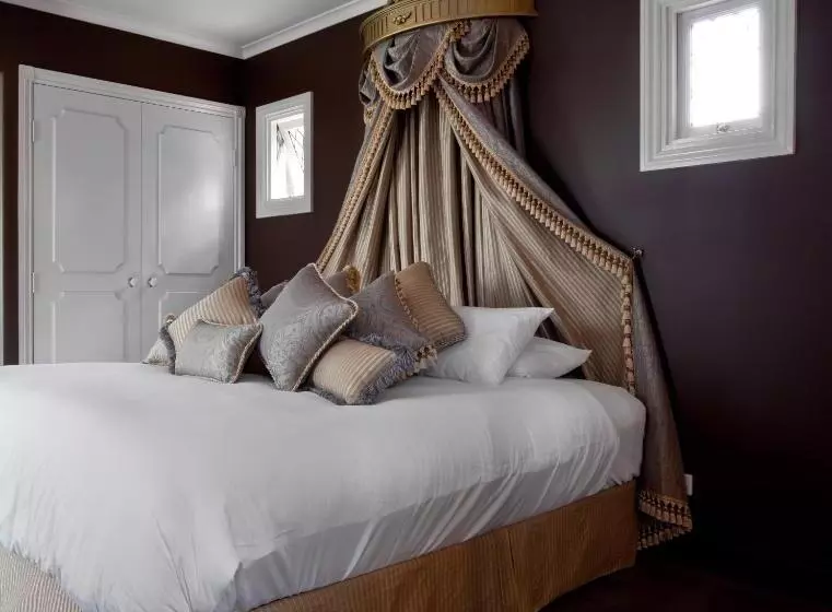 Пансион The Castle On Tamborine