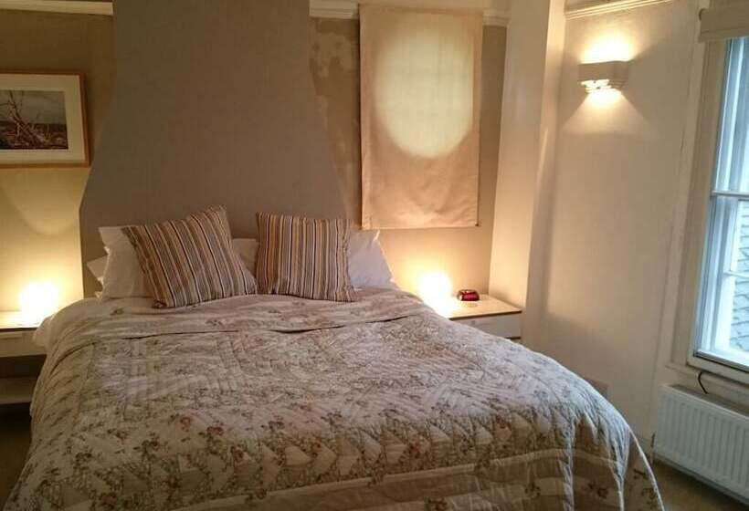 بنسيون Old Borough Arms