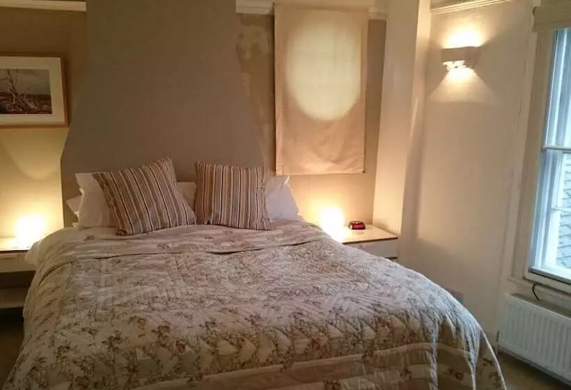 펜션 Old Borough Arms