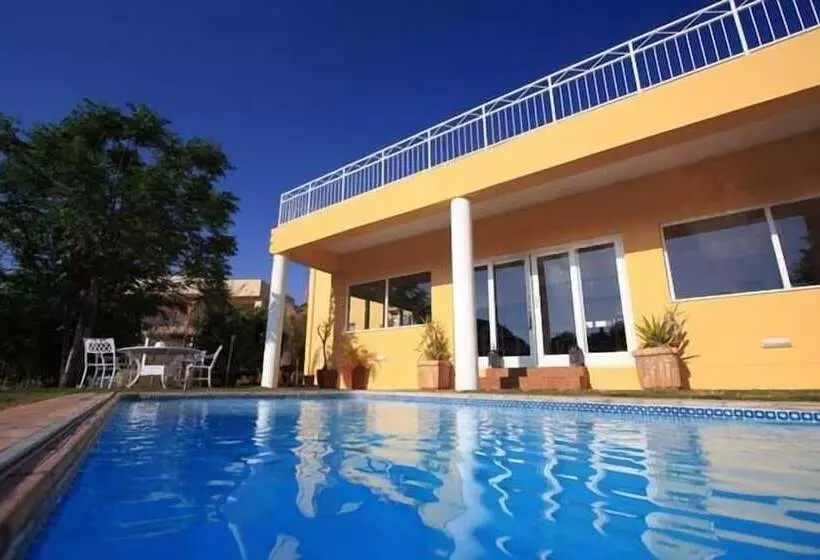 پانسیون Villa Moringa Guesthouse