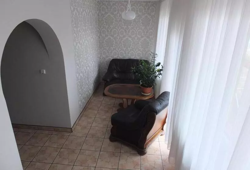 Retkeilymaja Zajazd Galicja