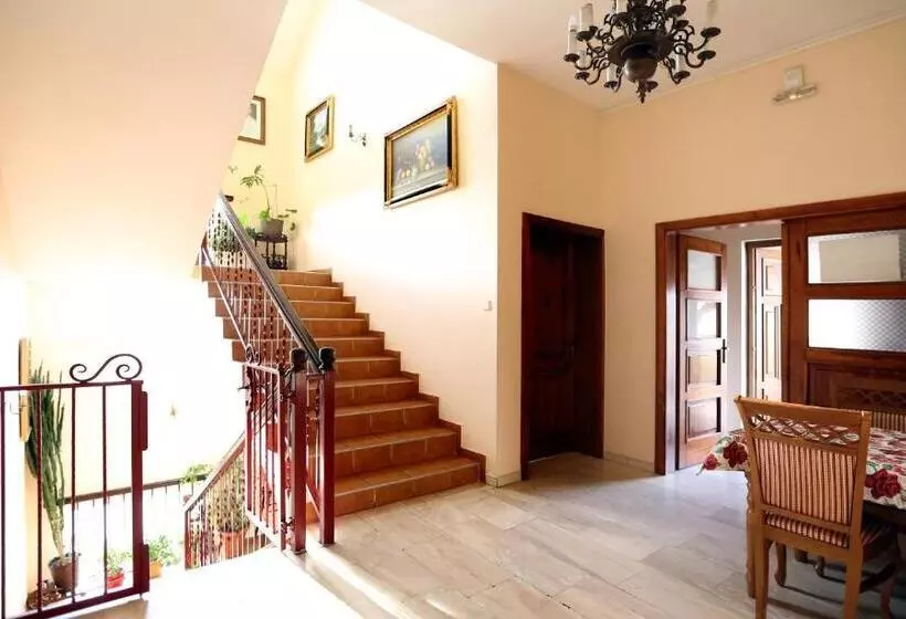 Retkeilymaja Zespół Pałacowo Parkowy Bądzów