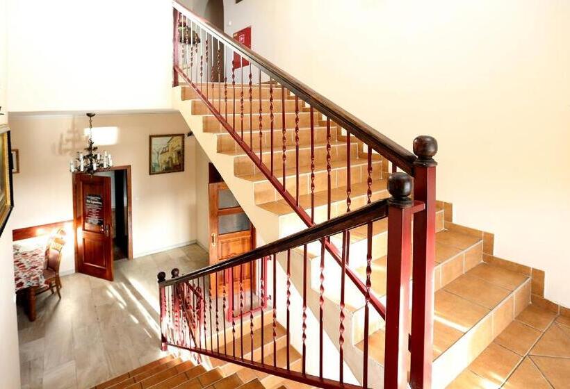 הוסטל Zespół Pałacowo Parkowy Bądzów