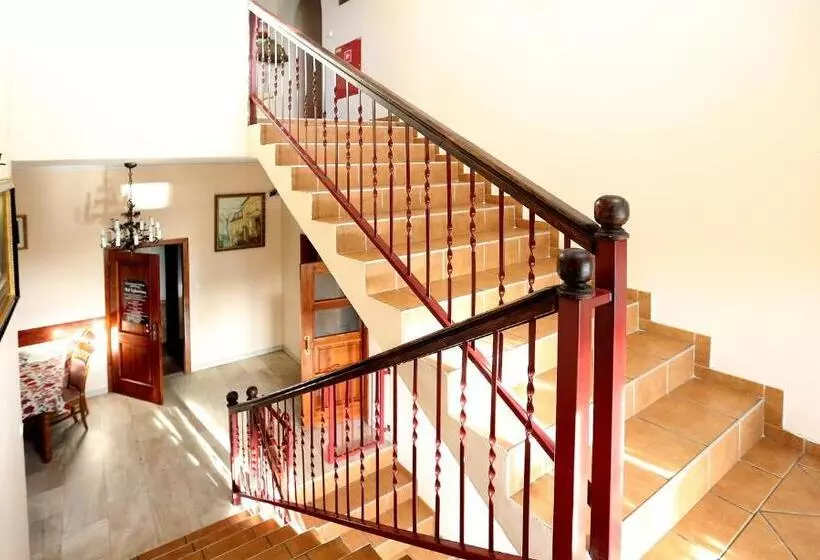 Retkeilymaja Zespół Pałacowo Parkowy Bądzów