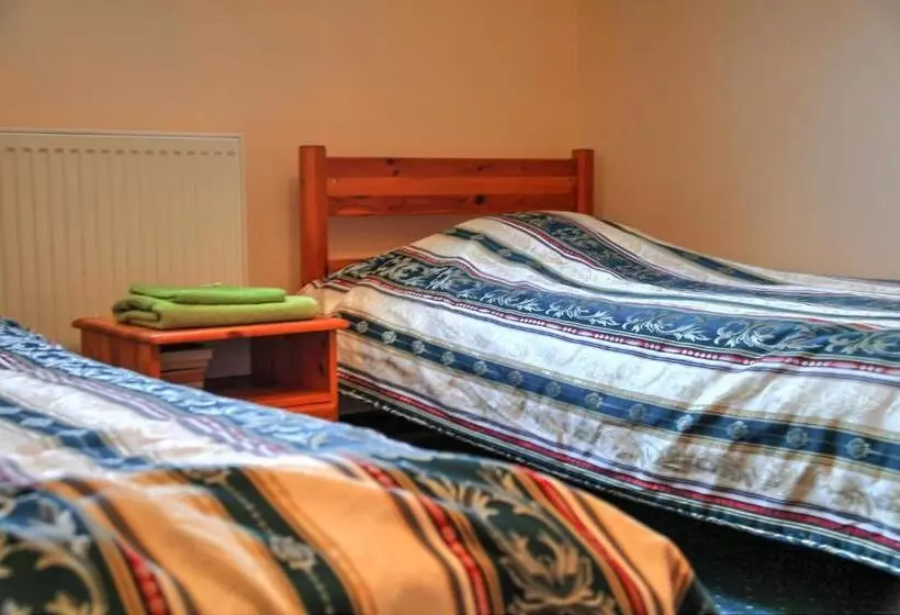 Retkeilymaja Zespół Pałacowo Parkowy Bądzów