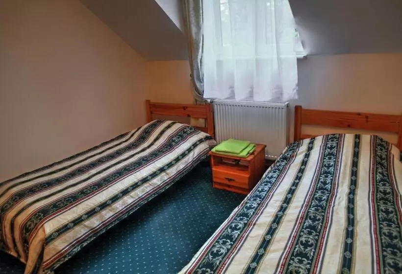 Retkeilymaja Zespół Pałacowo Parkowy Bądzów