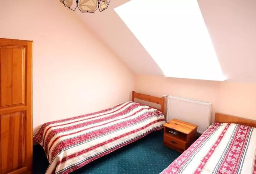 Retkeilymaja Zespół Pałacowo Parkowy Bądzów