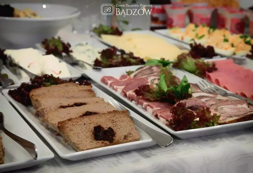 Retkeilymaja Zespół Pałacowo Parkowy Bądzów