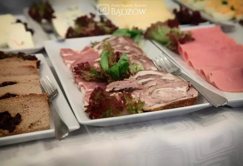 Retkeilymaja Zespół Pałacowo Parkowy Bądzów