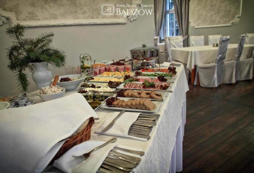 הוסטל Zespół Pałacowo Parkowy Bądzów