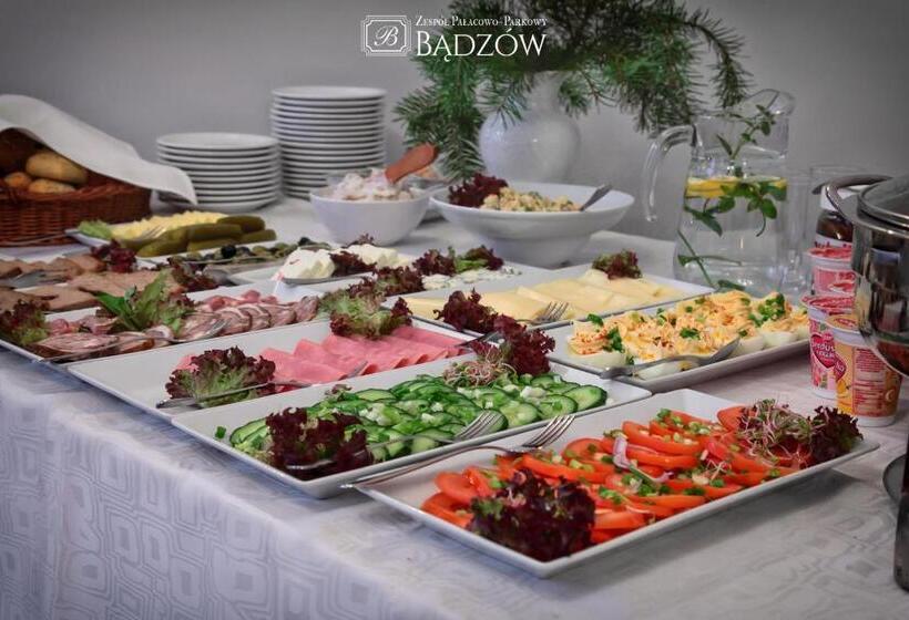 הוסטל Zespół Pałacowo Parkowy Bądzów