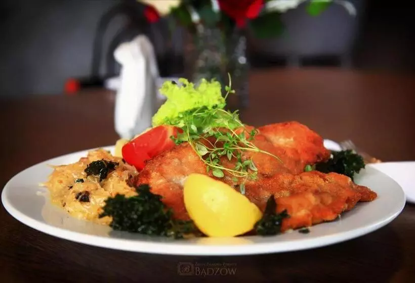 Retkeilymaja Zespół Pałacowo Parkowy Bądzów