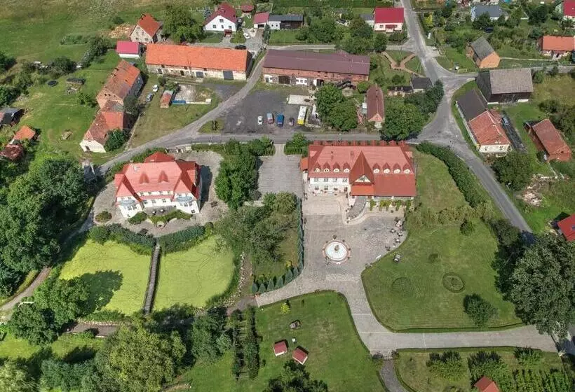 Retkeilymaja Zespół Pałacowo Parkowy Bądzów