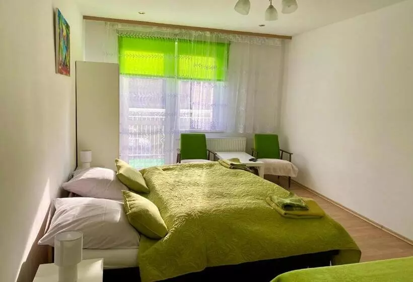 تختخواب و صبحانه Villa Orzechowski