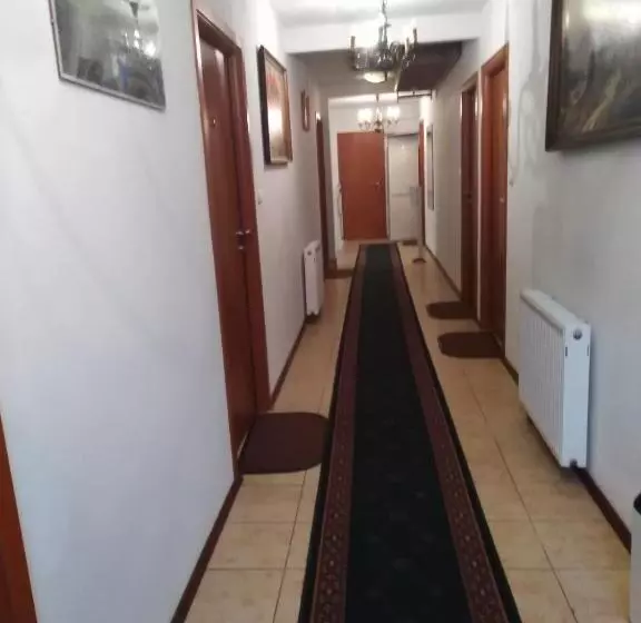 تختخواب و صبحانه Villa Orzechowski