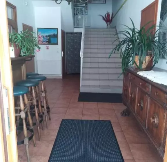 تختخواب و صبحانه Villa Orzechowski