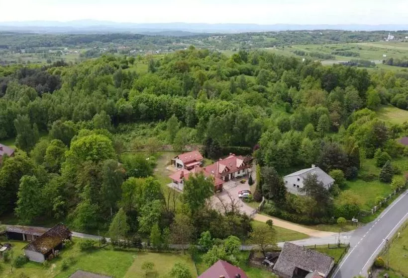 ホテル Agroturystyka Podzamcze