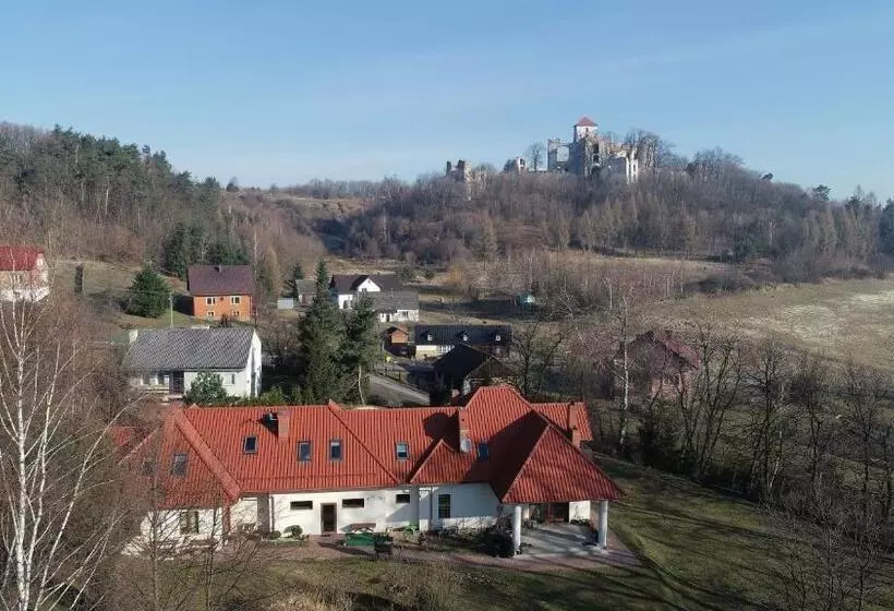ホテル Agroturystyka Podzamcze
