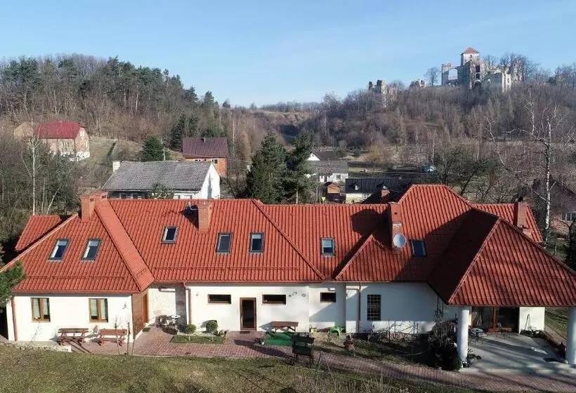 ホテル Agroturystyka Podzamcze