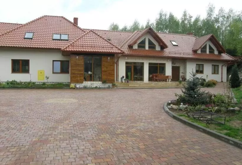 ホテル Agroturystyka Podzamcze