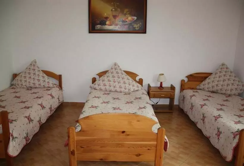 ホテル Bieszczadzki Krakowiak 575 894 584 Lub 535 595 732