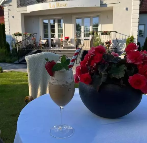 Hotelli La Rose Residence