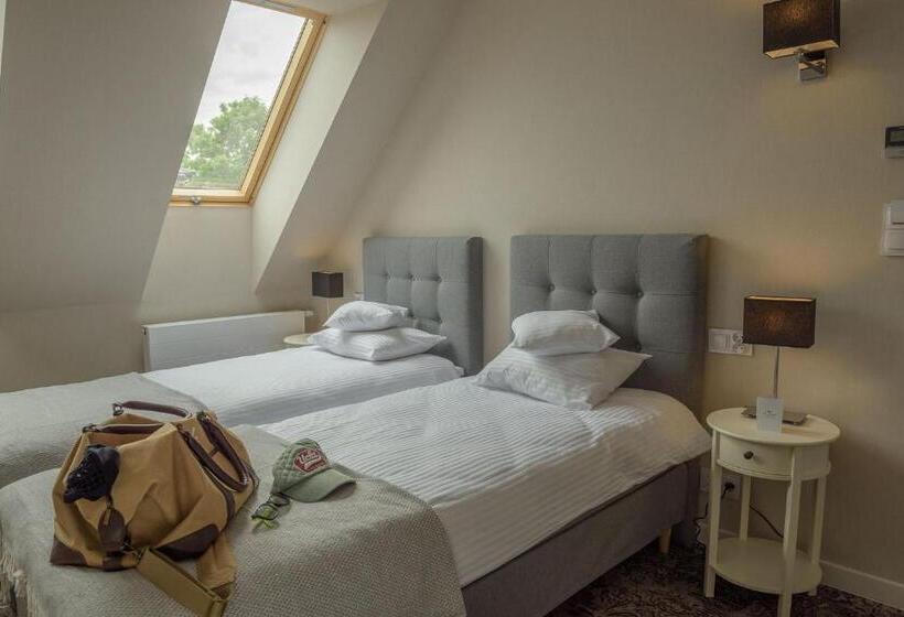 호텔 Noclegi Pod Sokołem