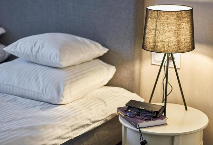 호텔 Noclegi Pod Sokołem