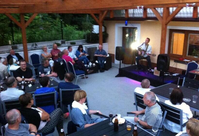 膳宿费 Willa Baltazar