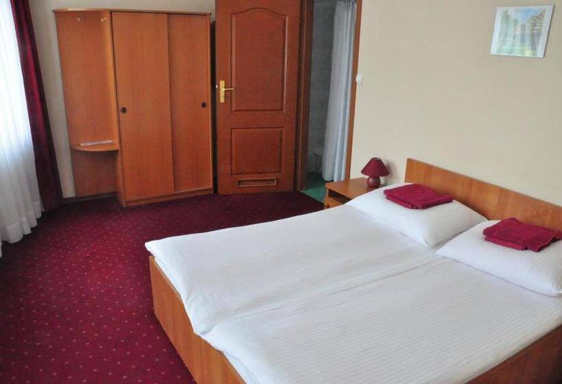 Majatalo Zajazd Kama Kowalski