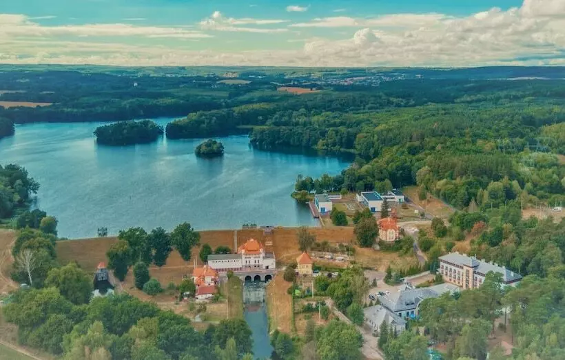 Lomakeskus 4 Pory Roku Restauracja I Nocleg