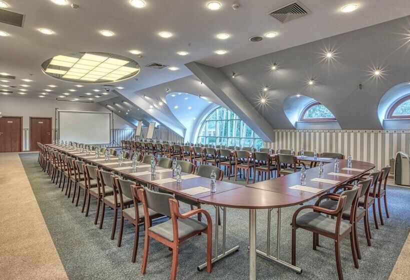 منتجع 4 Pory Roku Restauracja I Nocleg