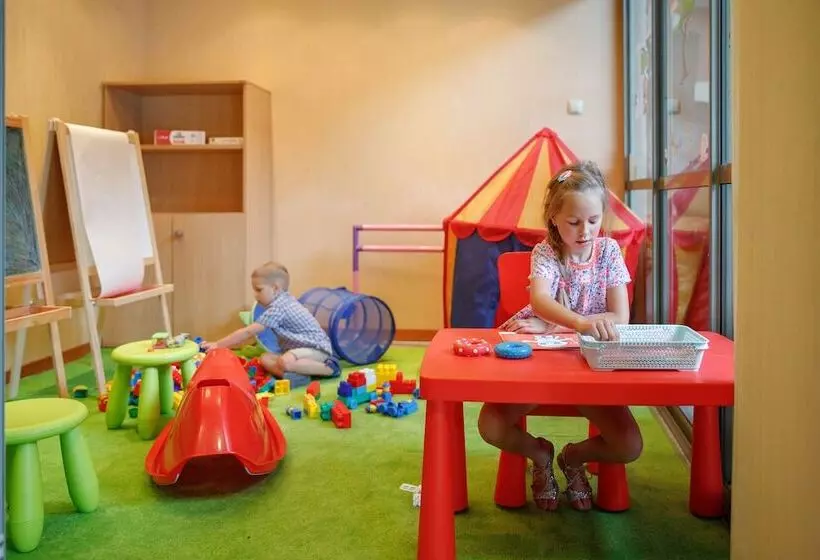 Lomakeskus 4 Pory Roku Restauracja I Nocleg