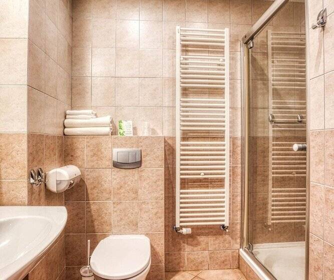 منتجع 4 Pory Roku Restauracja I Nocleg